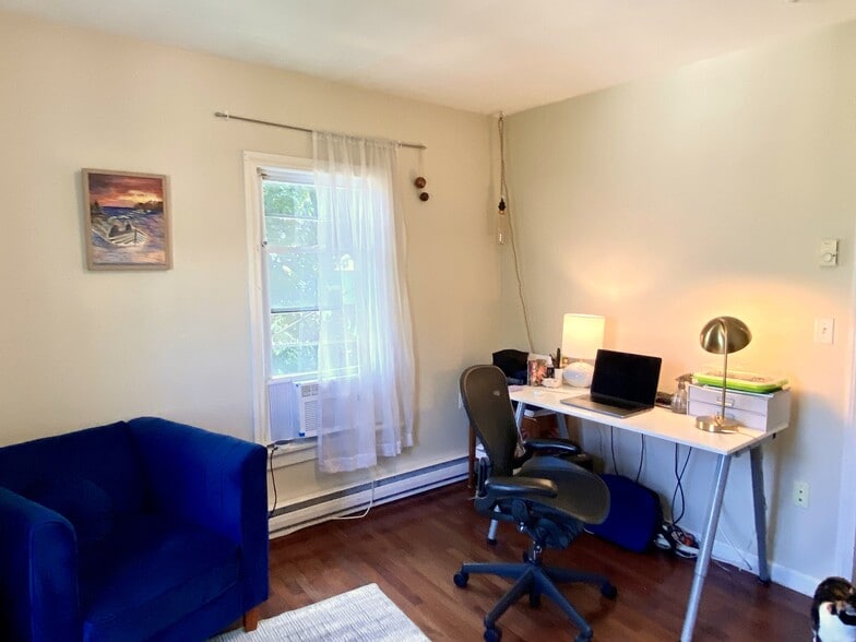 First floor bedroom - 40 Clark St