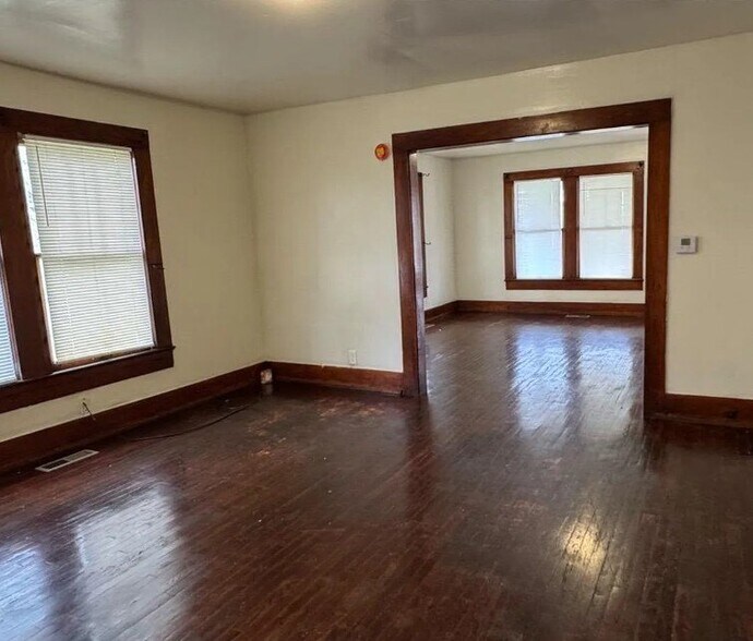 Building Photo - 3515 Carver Ave SW