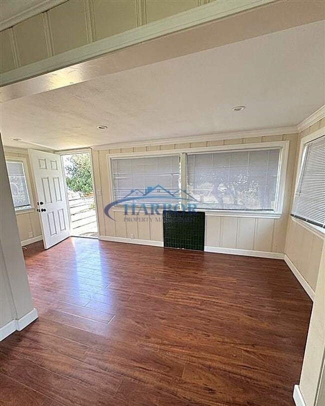 Building Photo - Charming Studio-Style Home with Ocean View...