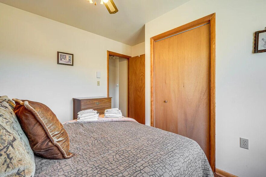 Building Photo - 5317 Woodbridge Dr E