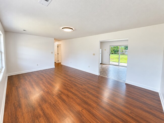 Building Photo - 5339 Beechwood Dr