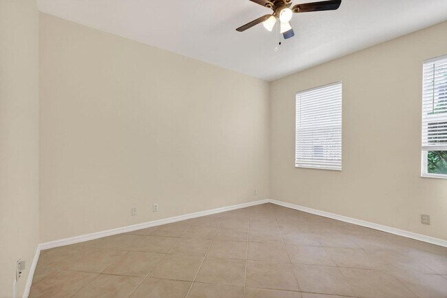 Building Photo - 115 Pond Apple Ln
