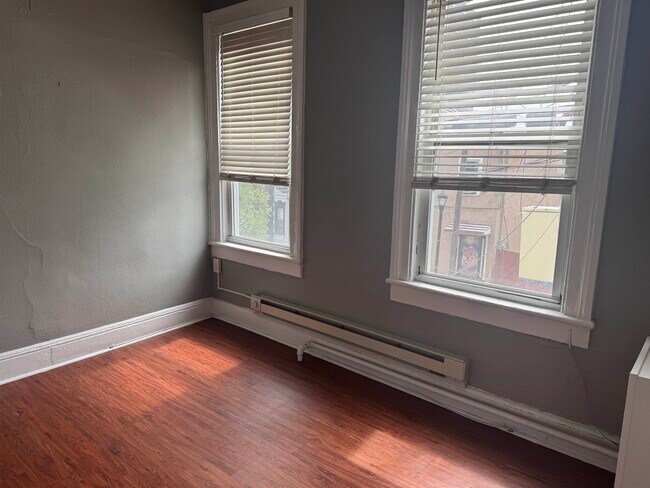 Building Photo - 134 43rd St