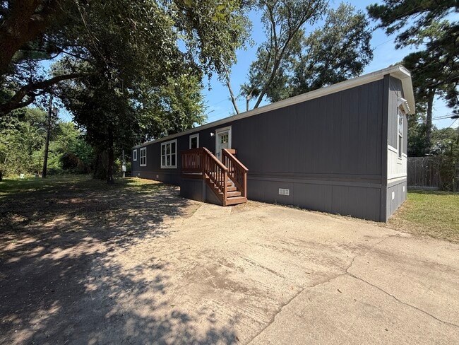 Building Photo - 607 Toledo St