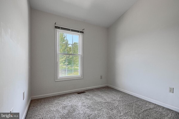 Building Photo - 6635 Commodore Ct