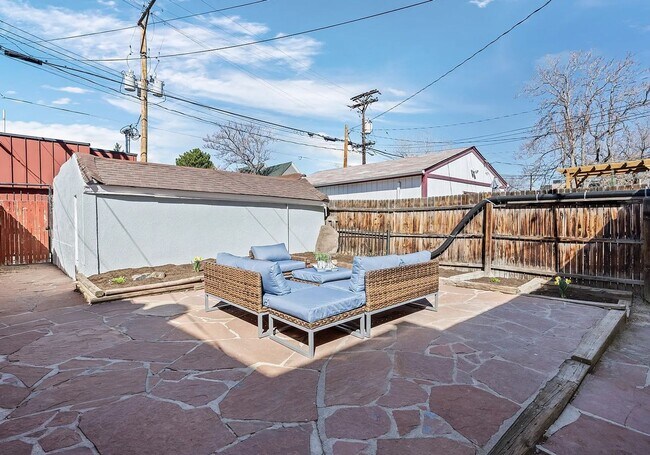 Building Photo - Victorian Gem next to Cheesman Park!