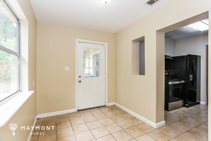 Building Photo - 5453 Oak Forest Dr