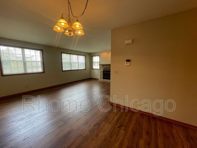 Building Photo - 519 W Parkside Dr