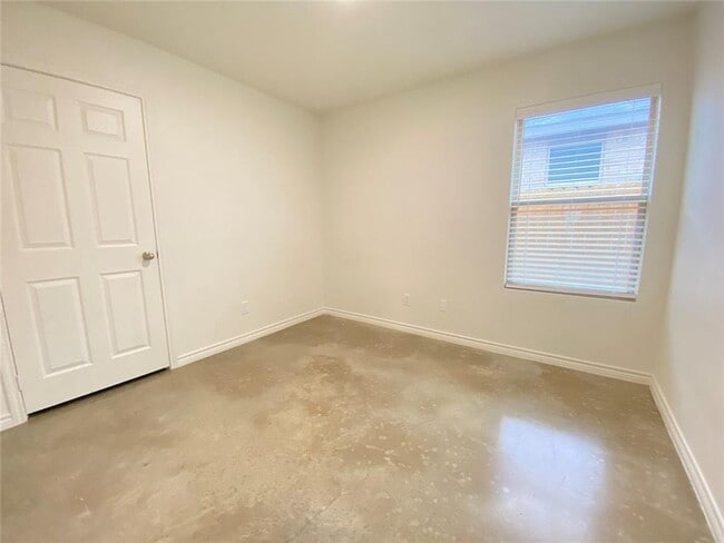 Building Photo - 2320 Duntov Dr