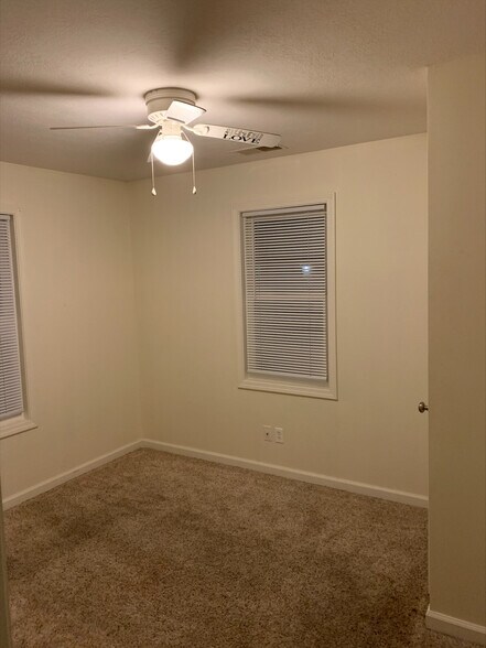 Building Photo - 1014 N Hodson Ave