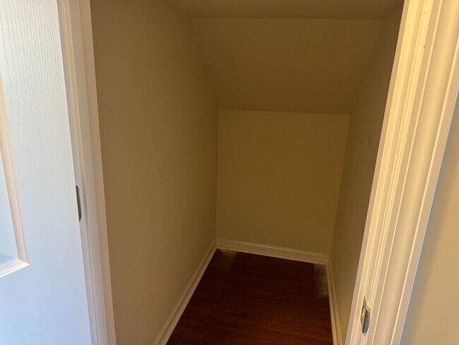 Building Photo - Room in Townhome on Averette Hill Dr