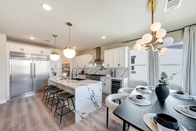 Building Photo - 168 N Falcon Ave