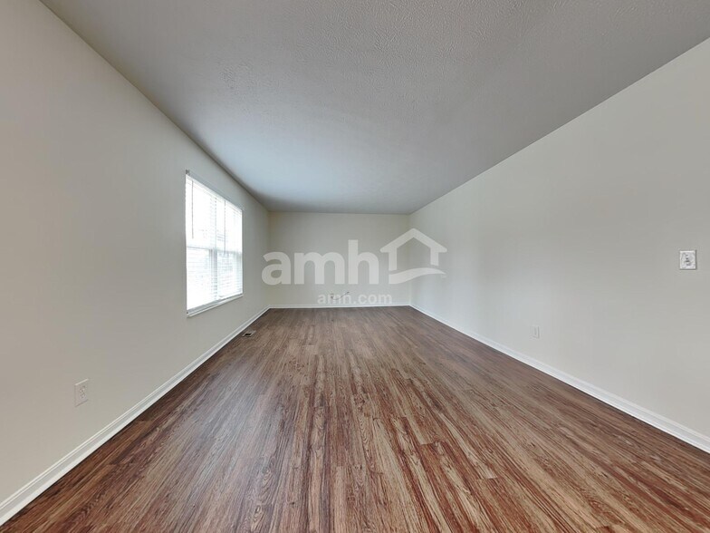 Building Photo - 6645 Water Lily Ln