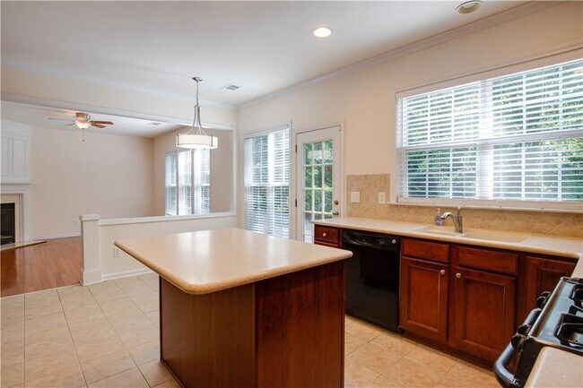 Building Photo - 2565 Vistoria Dr