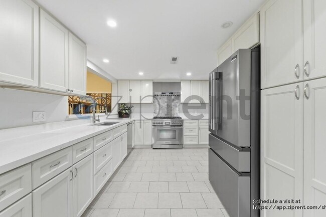 Building Photo - 1967 Solano Way