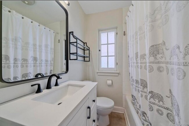 Building Photo - 955 N Washington St