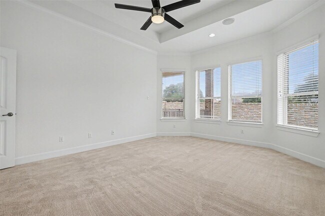Building Photo - 213 Southern Cross Dr
