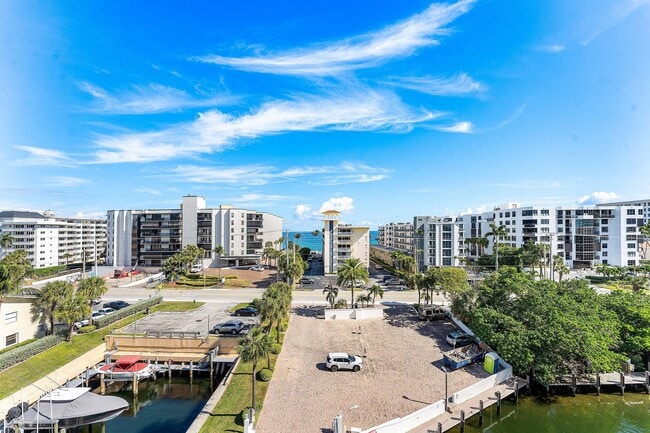 Building Photo - 1160 Hillsboro Mile