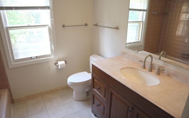 Building Photo - Fabulous Updated 4 Bedroom, 2.5 Bathroom H...