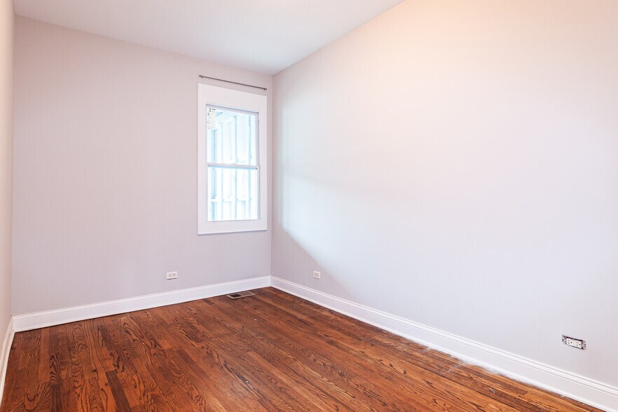 Building Photo - 2507 W Diversey Ave