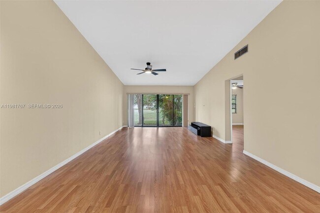 Building Photo - 9315 Wedgewood Dr