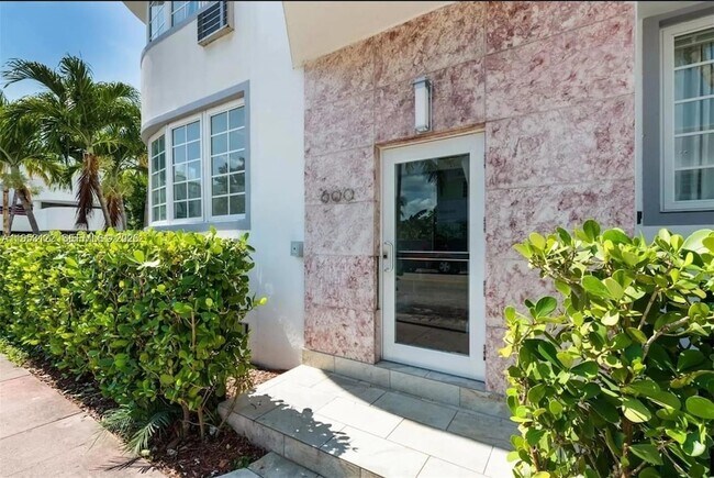 Building Photo - 600 12th St