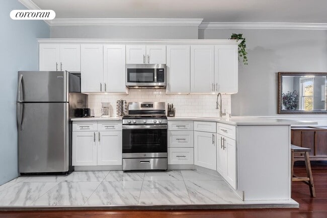 Building Photo - 42 Weirfield St