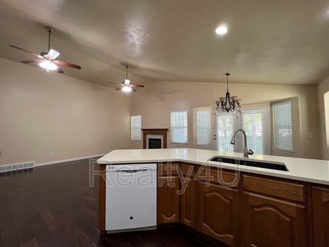 Building Photo - 1385 E 1120 S