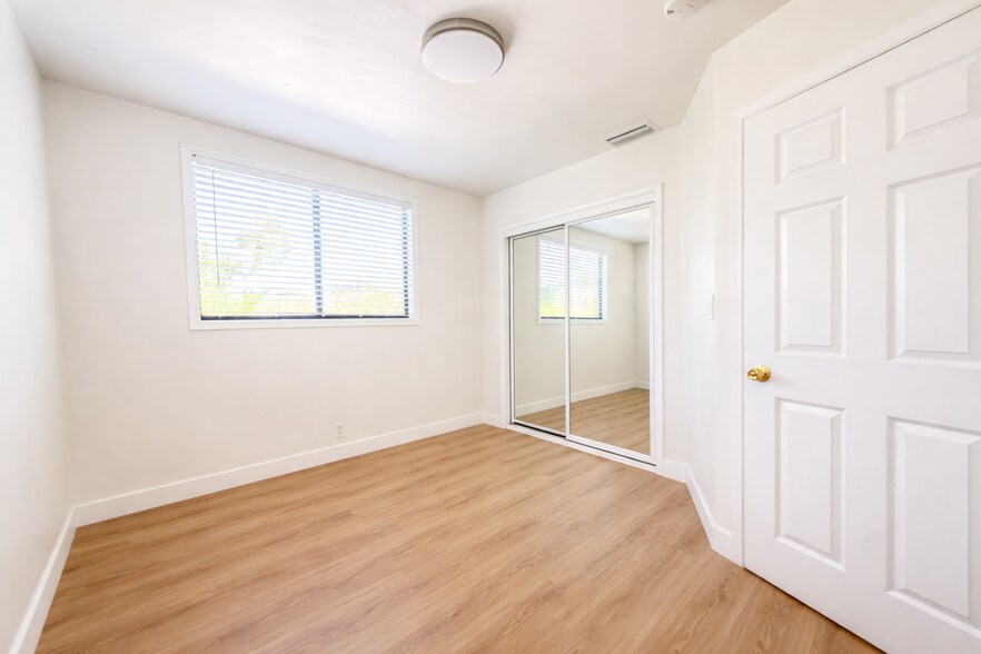 Building Photo - 4944 Coke Ave