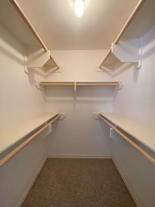 Building Photo - AFFORDABLE ISLAND LIVING!