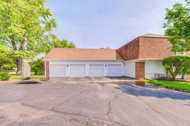 Building Photo - 5S565 Paxton Dr