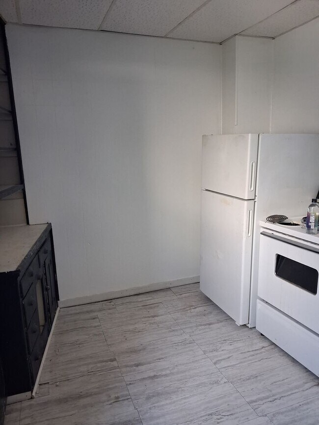 Building Photo - 119 1st St N