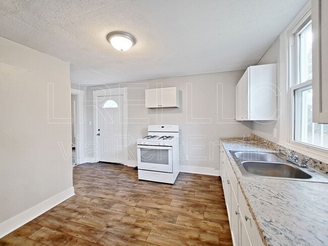 Building Photo - 741 S 37th St