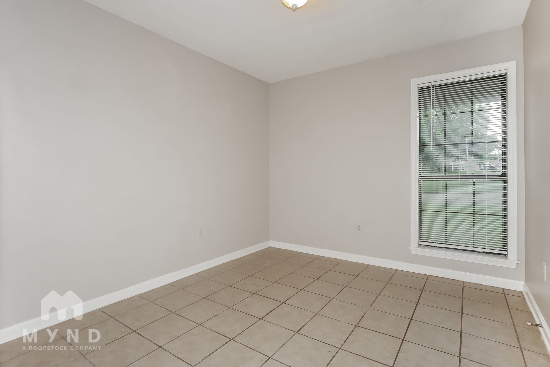 Building Photo - 10571 Chateau Dr