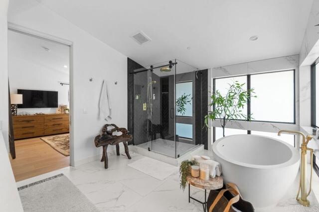 Building Photo - 3301 Lincoln St