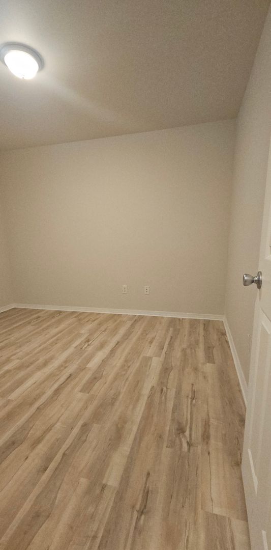 Building Photo - Newly Renovated Duplex in CID