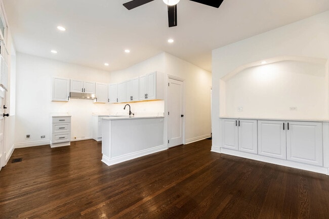 Building Photo - 1511 W Garfield Blvd