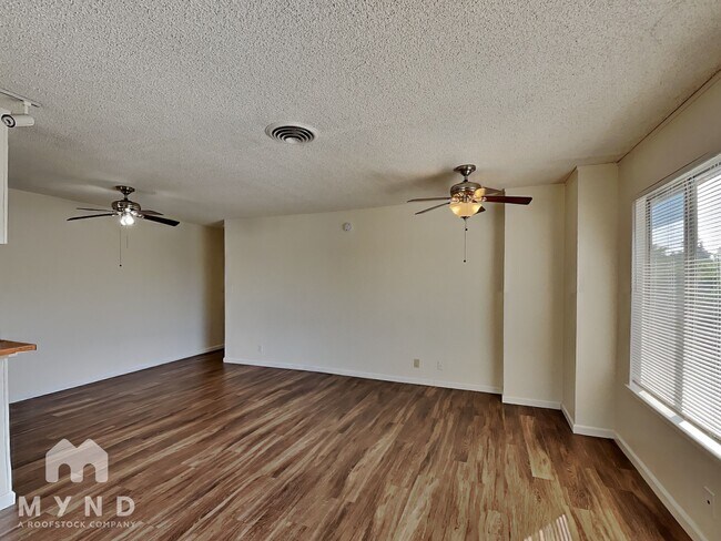 Building Photo - 3157 Occidental Dr