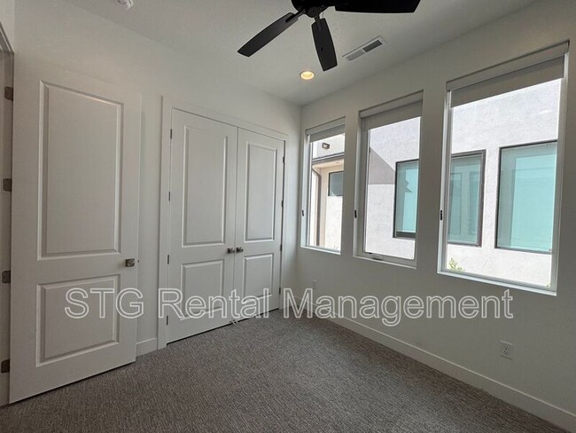 Building Photo - 2963 E Snowberry Dr
