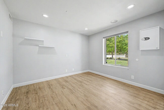 Building Photo - 2311 E Colter St