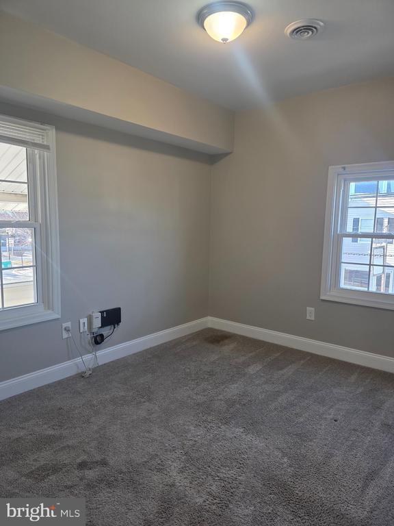 Building Photo - 320 Main St