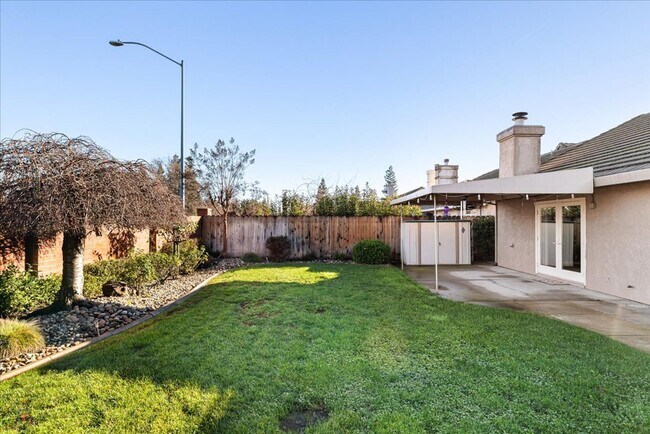 Building Photo - Lovely 3 Bedroom/2 Bath Home Located in Lodi Ca