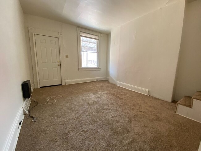 Building Photo - South Oakland 2BR Duplex with Back Yard Space! Call Today to Schedule an Appointment!