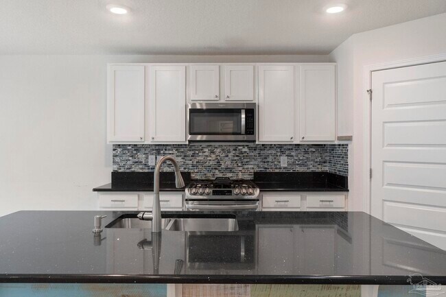 Building Photo - 10609 Queens Gate Cir