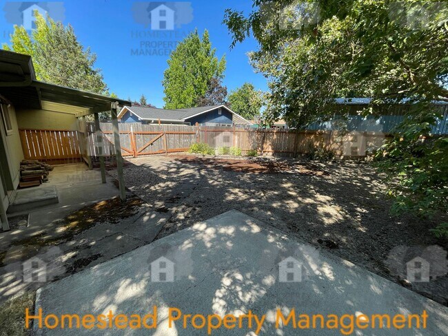 Building Photo - 130 Cottonwood Ct