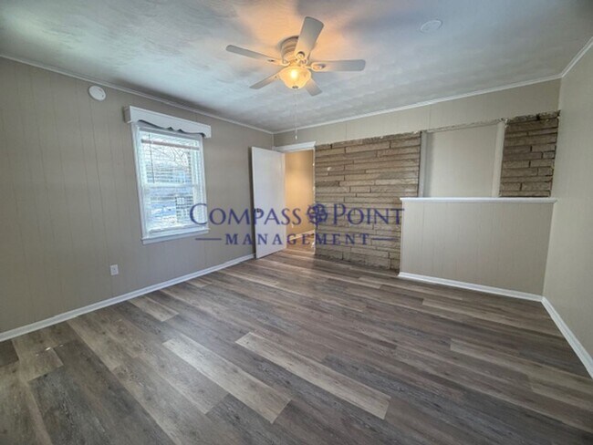 Building Photo - Newly Renovated Just For You! First Month's Rent Free!!