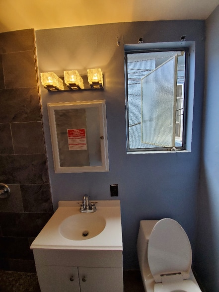 Building Photo - 617 Cedar Ave