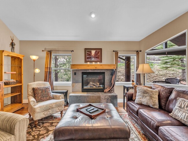 Building Photo - End-Unit Townhome in Cove Canyon