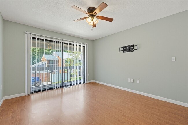 Building Photo - 167 Greenbrook Dr
