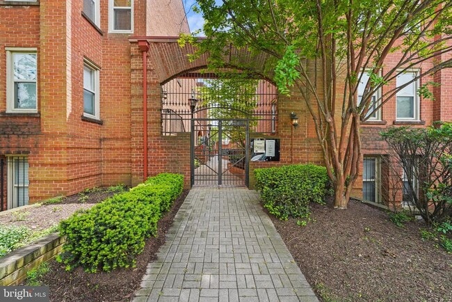 Building Photo - 1475 A St NE
